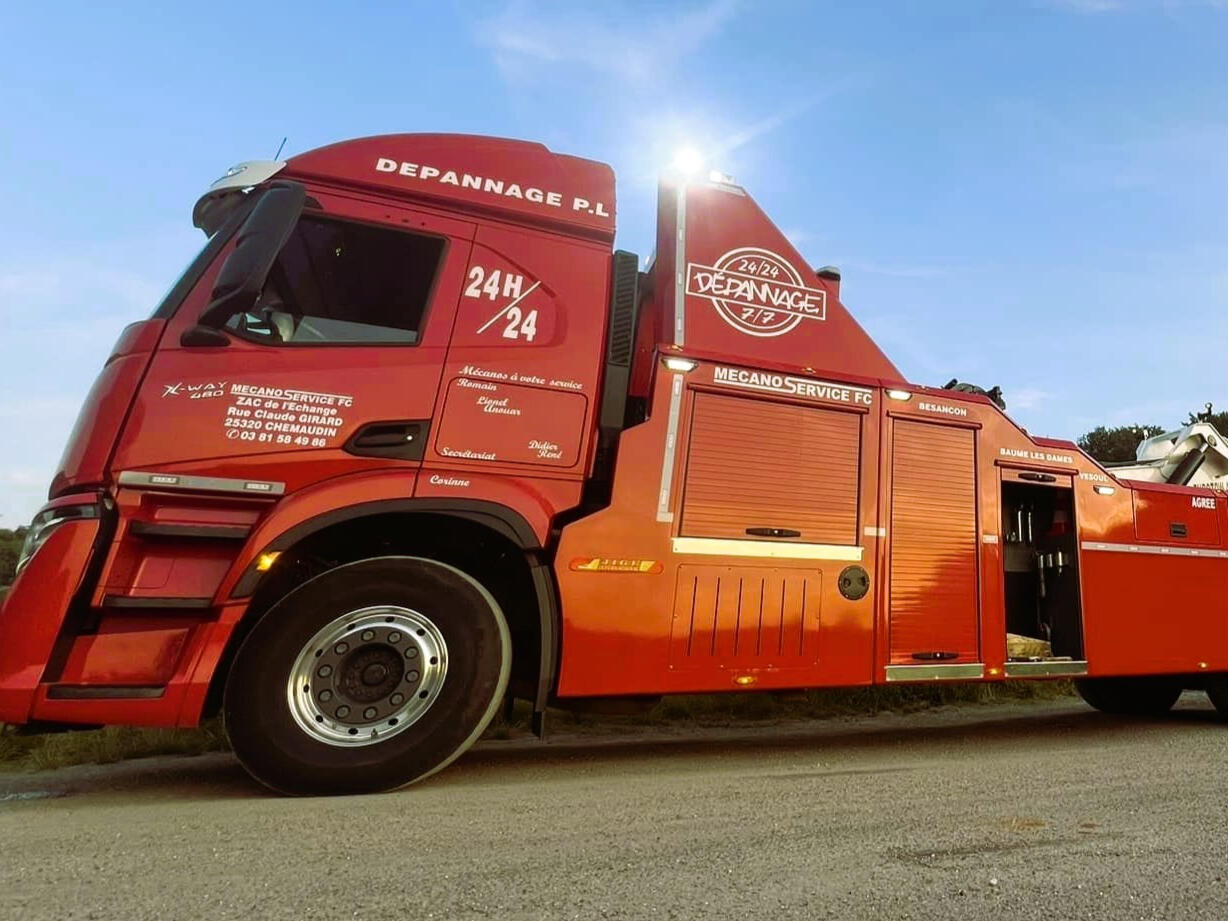 Dépanneuse avec bras de levage