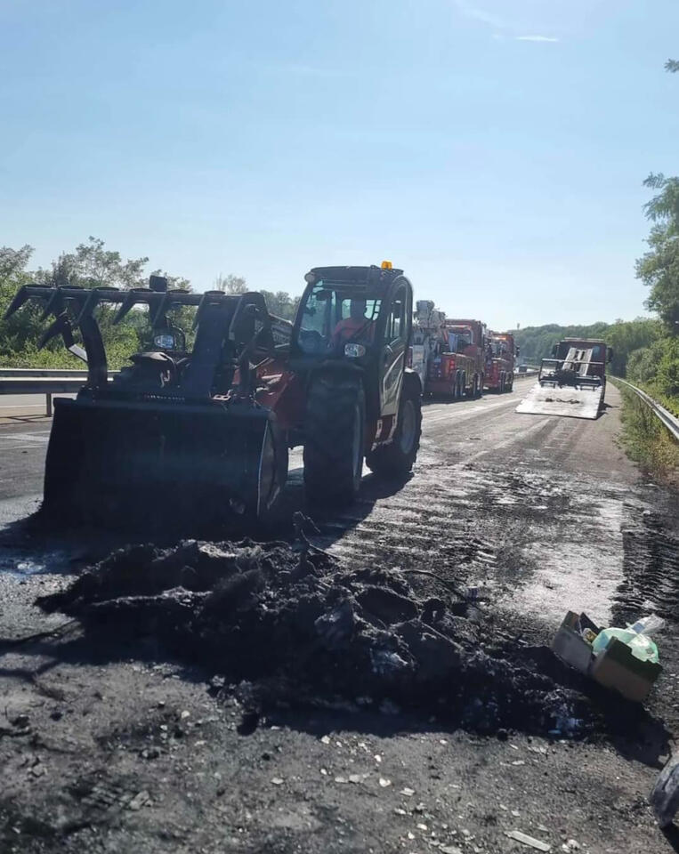 Maintenant . Opération nettoyage de la chaussée