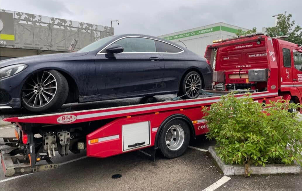 Remorquage d'une Mercedes par Mecano Service à Chateaufarine Besançon